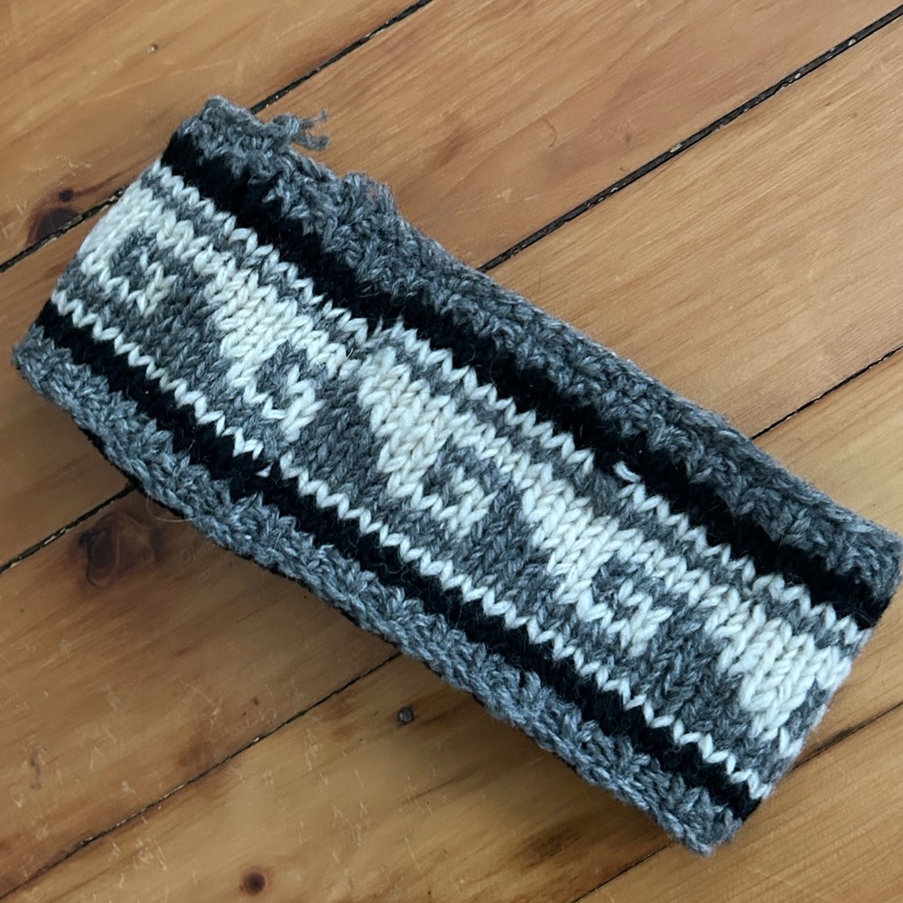 ☀️3/$25 Gray and Black Knit Headband handwoven